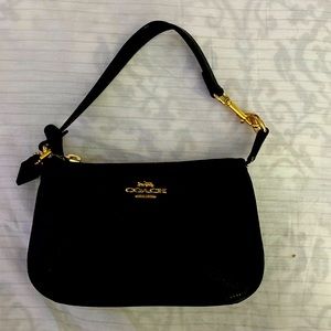 I am selling a new mini coach wallet, I have never used it.